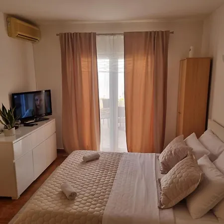 Bubi Apartment Necujam